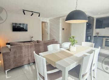 Departamento · 85m² · 3 Ambientes · Moderno Semipiso 3 Amb Amoblado en Plaza Mitre con Balcón y Baulera