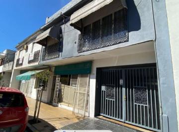 Departamento · 192m² · 4 Ambientes · 1 Cochera · PH Amplio con Local Comercial en Pellegrini 210