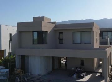 Casa · 163m² · 3 Dormitorios · 2 Cocheras · Country The Point - C12