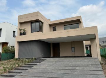 Casa · 163m² · 3 Dormitorios · 2 Cocheras · Country The Point - C12
