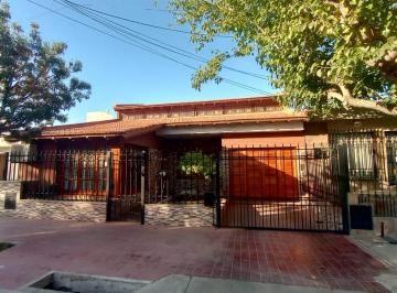 Casa de 6 ambientes, Capilla del Rosario · Vende Casa 2 Plantas, Bº Santa Ana, Guaymallen.