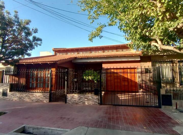 Casa · 252m² · 6 Ambientes