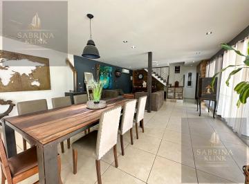Casa · 300m² · 3 Ambientes · 4 Cocheras · Casa en Cañuelas