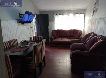 Casa · 113m² · 5 Ambientes · 1 Cochera · Casa con 3 Habitaciones, Cochera Semi Cubierta, patio.