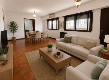 Casa · 160m² · 4 Ambientes · Casa en Venta de 4 Dorm., Victor Mercante 1200, Rosario Arroyito