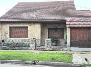 Casa · 110m² · 3 Ambientes · 2 Cocheras · Casa en Venta Villa Tesei, Lote de 10 X 27