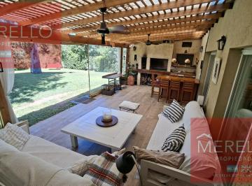 Casa · 136m² · 5 Ambientes · 2 Cocheras · Casa en San Matias