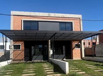 Casa de 6 ambientes, Córdoba · Docta Av 3 - Excelentes Detalles Construccion 3 Dor - 2 Baños