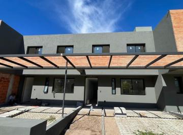 PH · 171m² · 6 Ambientes · 2 Cocheras · PH en Campo Chico Urbanización Residencial