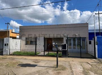 Casa · 185m² · 5 Ambientes · 1 Cochera · 153 Entre 67 y 68 - Casa en Venta (2 Casas en Bloque), Los Hornos.