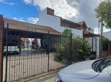Casa · 337m² · 5 Ambientes · 1 Cochera · Casa en Venta en Tolosa