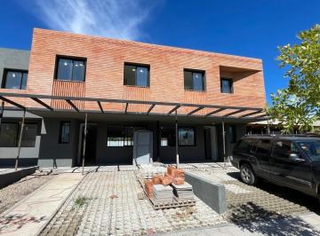 PH · 176m² · 6 Ambientes · 2 Cocheras · PH en Campo Chico Urbanización Residencial