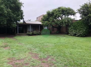 Casa · 268m² · 6 Ambientes · 2 Cocheras · 3 Dorm Planta Baja - 1600 m² de Terreno - Pileta - Casa en Venta en Villa Allende Golf