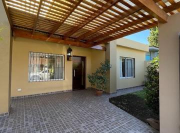 Casa · 121m² · 3 Ambientes · 1 Cochera · Casa 3 Ambientes Castelar Norte