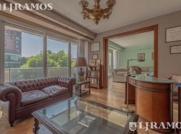 Departamento · 238m² · 5 Ambientes · 1 Cochera · Av Figueroa Alcorta y Tagle. Piso Sup. 238 m². Cochera. Seg. 24 Hs