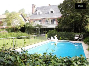 Casa · 350m² · 9 Ambientes · 6 Cocheras · Casa en Alquiler San Isidro Barrio Cerrado Impecable!