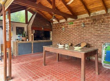 Casa · 220m² · 7 Ambientes · 4 Cocheras · Casa en Villa Belgrano Patio, Quincho y Pileta