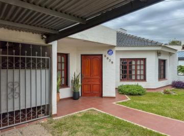 Casa · 220m² · 7 Ambientes · 4 Cocheras · Casa en Villa Belgrano Patio, Quincho y Pileta