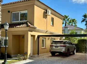 Casa · 72m² · 3 Ambientes · 1 Cochera · Casa Duplex de 3 Ambientes, Complejo Cerrado con Seguridad