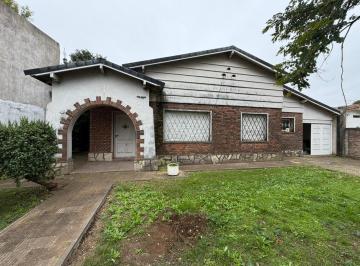 Casa · 150m² · 4 Ambientes · 2 Cocheras · Venta Casa 4 Ambientes – Merlo