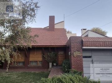 Casa · 382m² · 10 Ambientes · 1 Cochera · Casa en Venta, Centenario, Neuquén