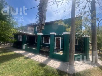 Casa · 185m² · 3 Dormitorios · 3 Cocheras · Casa en Excelente Estado con Pileta en Santa Isabel Apta Credito!