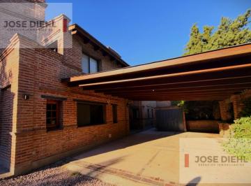 Casa · 350m² · 6 Ambientes · 3 Cocheras · Residencia Premium Amoblada – Parque de 3.000 m²