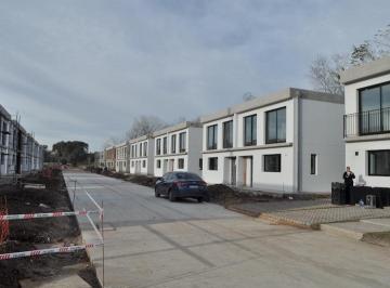 Casa · 132m² · 4 Ambientes · 2 Cocheras · Townhouses - Seguridad - Amenities