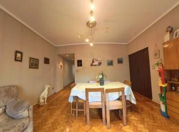 Departamento de 4 ambientes, Once · Venta 4 Ambientes 2 Pisoal Frente con Balcon. Apto Credito. Operacion Inmediata
