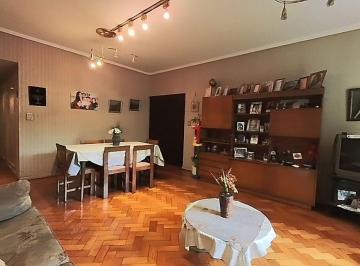 Departamento de 4 ambientes, Once · Venta 4 Ambientes 2 Pisoal Frente con Balcon. Apto Credito. Operacion Inmediata