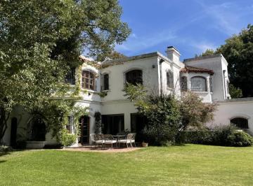 Casa · 315m² · 6 Ambientes · 4 Cocheras · Casa en Venta en Bella Vista