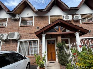 Casa · 233m² · 4 Ambientes · 1 Cochera · Casa en Martinez