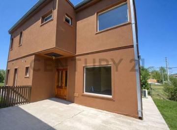 Casa · 170m² · 5 Ambientes · 6 Cocheras · Alquiler Casa 5 Ambientes Barrio Los Arenales