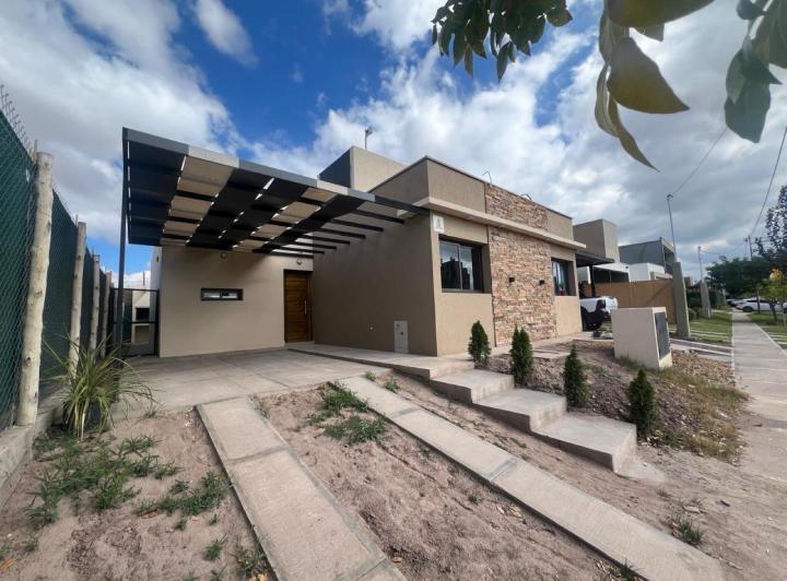 Casa · 75m² · 3 Ambientes · 1 Cochera