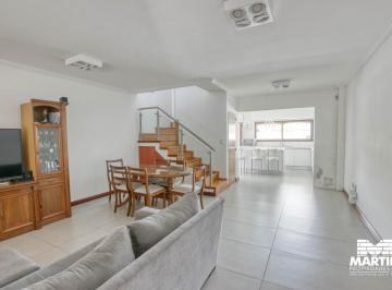 Casa · 135m² · 5 Ambientes · 2 Cocheras · Casa Dúplex en Venta de 5 Ambientes con Playroom, Jardin, Pileta, Quincho y Cocheras