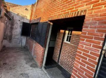 Casa · 60m² · 3 Ambientes · Casa en Alquiler - 2 Dorm. 1 Baño - Avellaneda