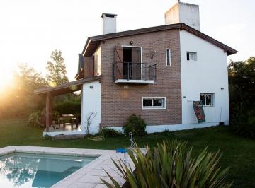 Casa · 900m² · 4 Ambientes · 1 Cochera · Casa Cerca del Lago, Villa del Dique