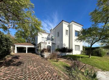 Casa · 355m² · 8 Ambientes · 4 Cocheras · Casa 5 Dorm en Venta en Laguna del Sol, Tigre