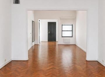 Departamento · 115m² · 3 Ambientes · Semipiso Alto Luminoso y de Categoría a Pulmón de Manzana - Silencioso - en Muy Buen Estado