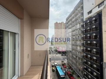 Departamento · 72m² · 3 Ambientes · 3 Ambientes a La Calle con Balcon Saliente