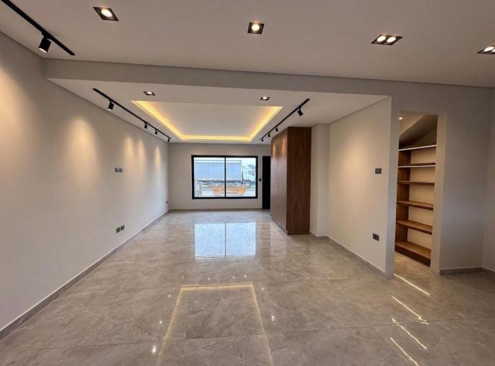 Casa · 122m² · 6 Ambientes · 2 Cocheras