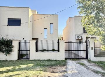 Casa · 160m² · 5 Ambientes · 1 Cochera · Casa en Venta en Calle Martín Jorge Guise 251 Entre Santa Fe y Tucumán
