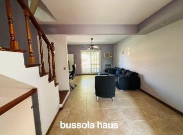 Casa · 134m² · 4 Ambientes · 2 Cocheras · Triplex 4 Ambientes en Venta Bernal
