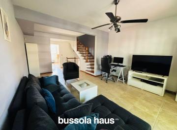 Casa · 134m² · 4 Ambientes · 2 Cocheras · Triplex 4 Ambientes en Venta Bernal