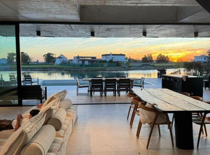 Casa · 370m² · 5 Ambientes · 2 Cocheras