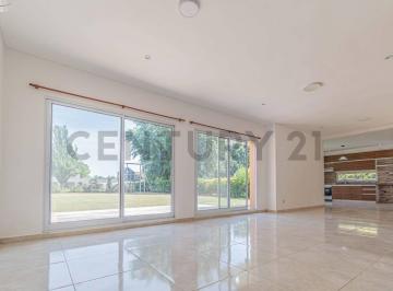 Casa · 166m² · 4 Ambientes · 4 Cocheras · Venta Casa Haras del Sol Pilar - Lote 1653 m²