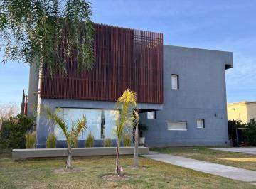 Casa · 710m² · 5 Ambientes · 4 Cocheras · Casa en Venta en El Cantón - Norte