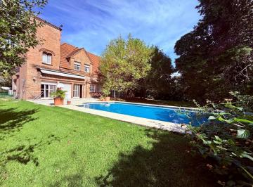 Casa · 860m² · 6 Ambientes · 3 Cocheras · Imponente Casa en Venta - Lote Central 860 m² - Miraflores Country Club