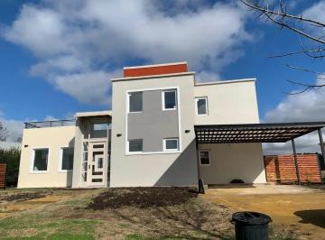 Casa · 233m² · 4 Ambientes · Casa en Venta - 3 Dorm. 4 Baños - Escobar