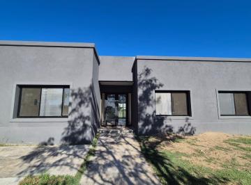 Casa · 180m² · 5 Ambientes · 2 Cocheras · Venta Casa en Una Planta a Estrenar 3 Habitaciones y Servicio Canton Islas